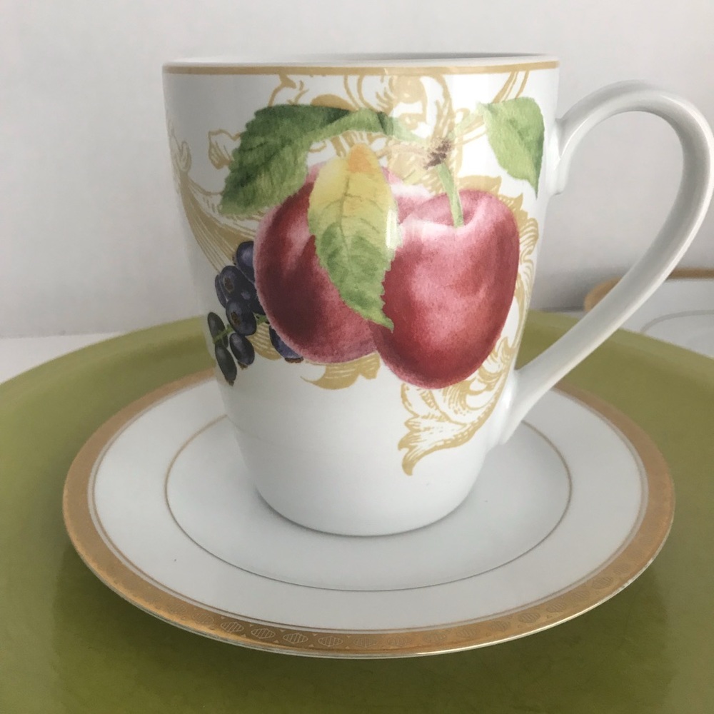 LENOX Mugs (2) White Porcelain “GARDEN MURAL” Coffee/Tea Plums Grapes Pears 4.25